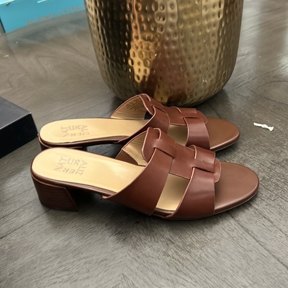 NATURALIZER JOEY LEATHER BLOCK HEEL SLIDE SANDALS - Picture 9 of 11